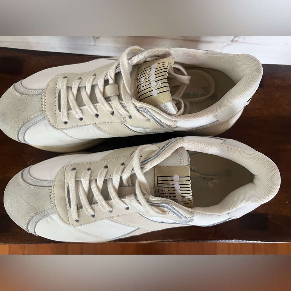 DIADORA Gender Inclusive Mercury Elite Water Resistant Sneaker in Size 6 5. (Wo) - Picture 3 of 10